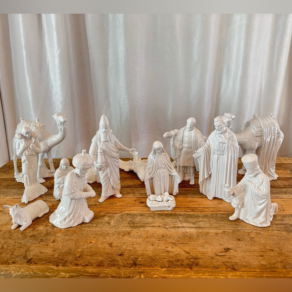 Nativity Scene White Glazed Ceramic 16 Piece Set shipping in 2 boxes